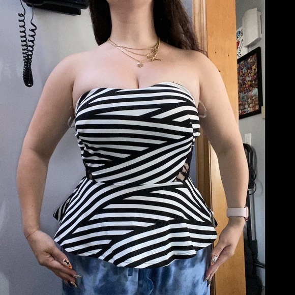 NWT- CHARLOTTE RUSSE LACE STRIPED STRAPLESS PEPLUM TOP- SIZE S - Picture 5 of 7